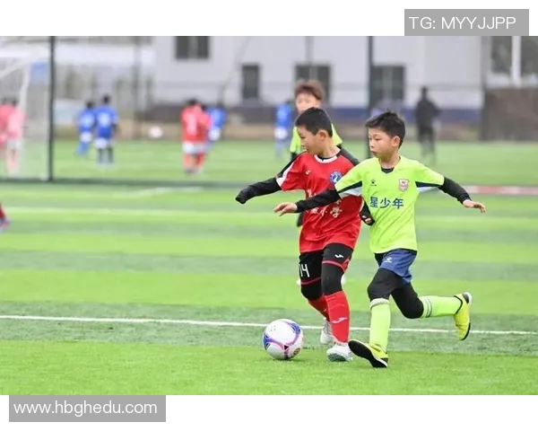 友谊赛精彩对决河床队展现足球魅力与团队精神